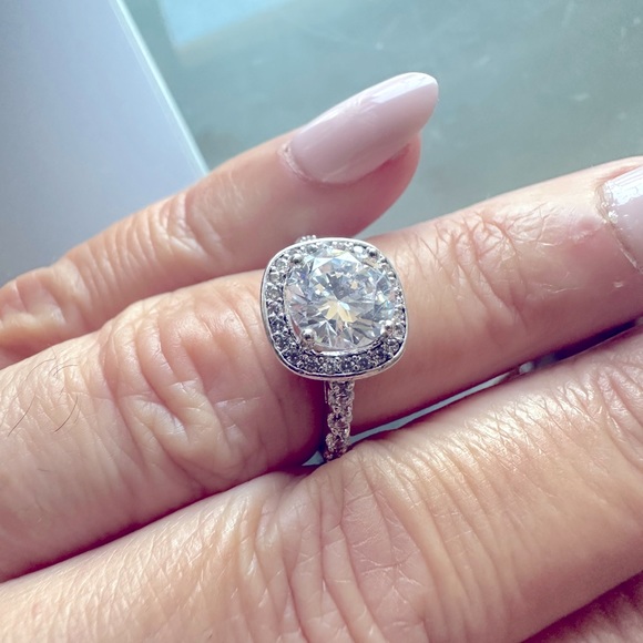 Cubic zirconia round ring - Picture 5 of 6